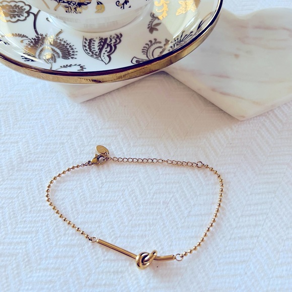 “Node 💕 ” 18K Gold Plated Stainless Steel Bracelet - Picture 4 of 4